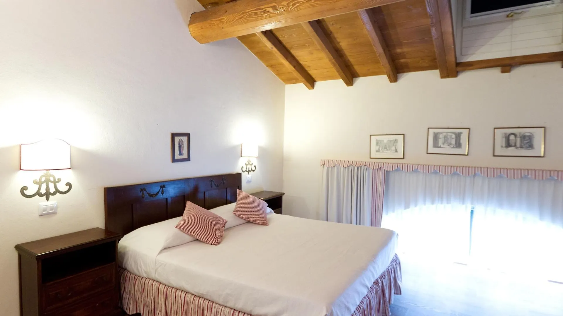 Relais Corte Paradiso Peschiera del Garda 0*,  Italia