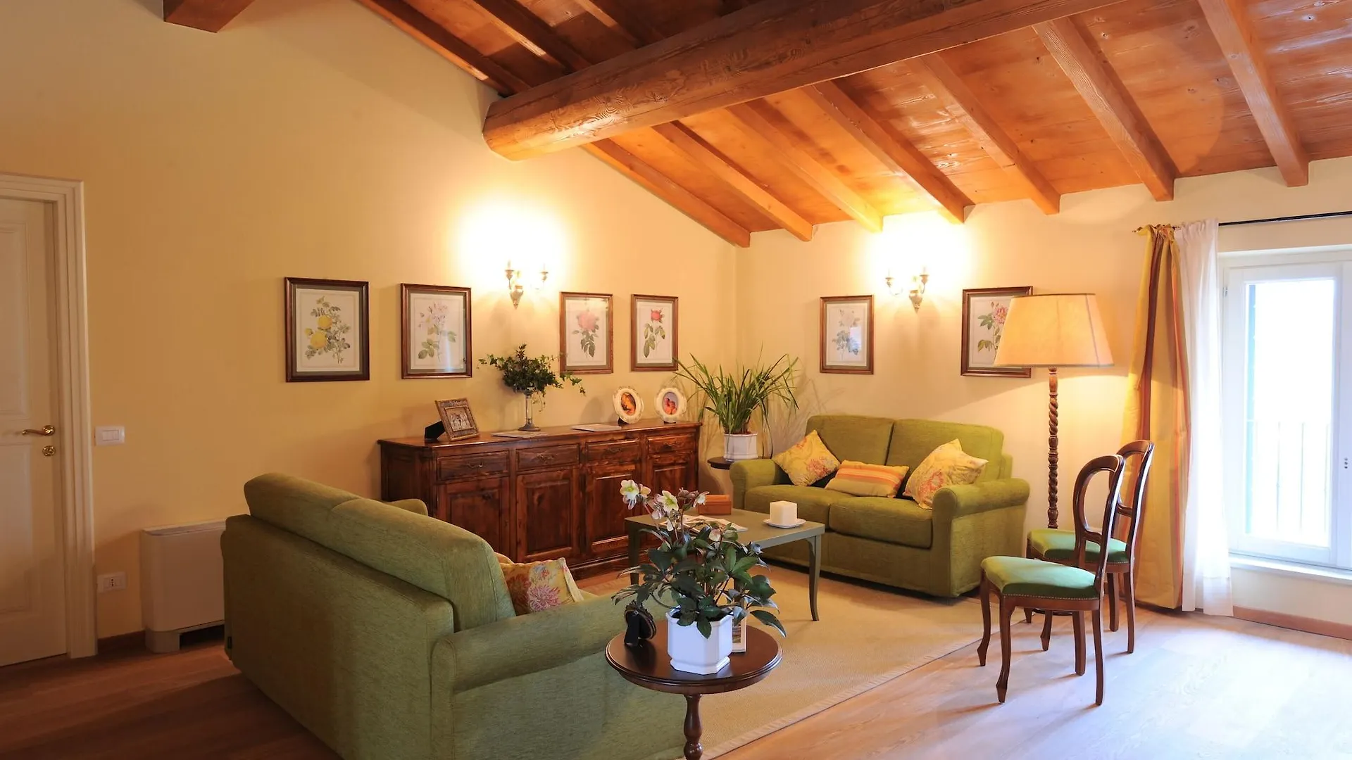 Relais Corte Paradiso Peschiera del Garda 0*,  Italia