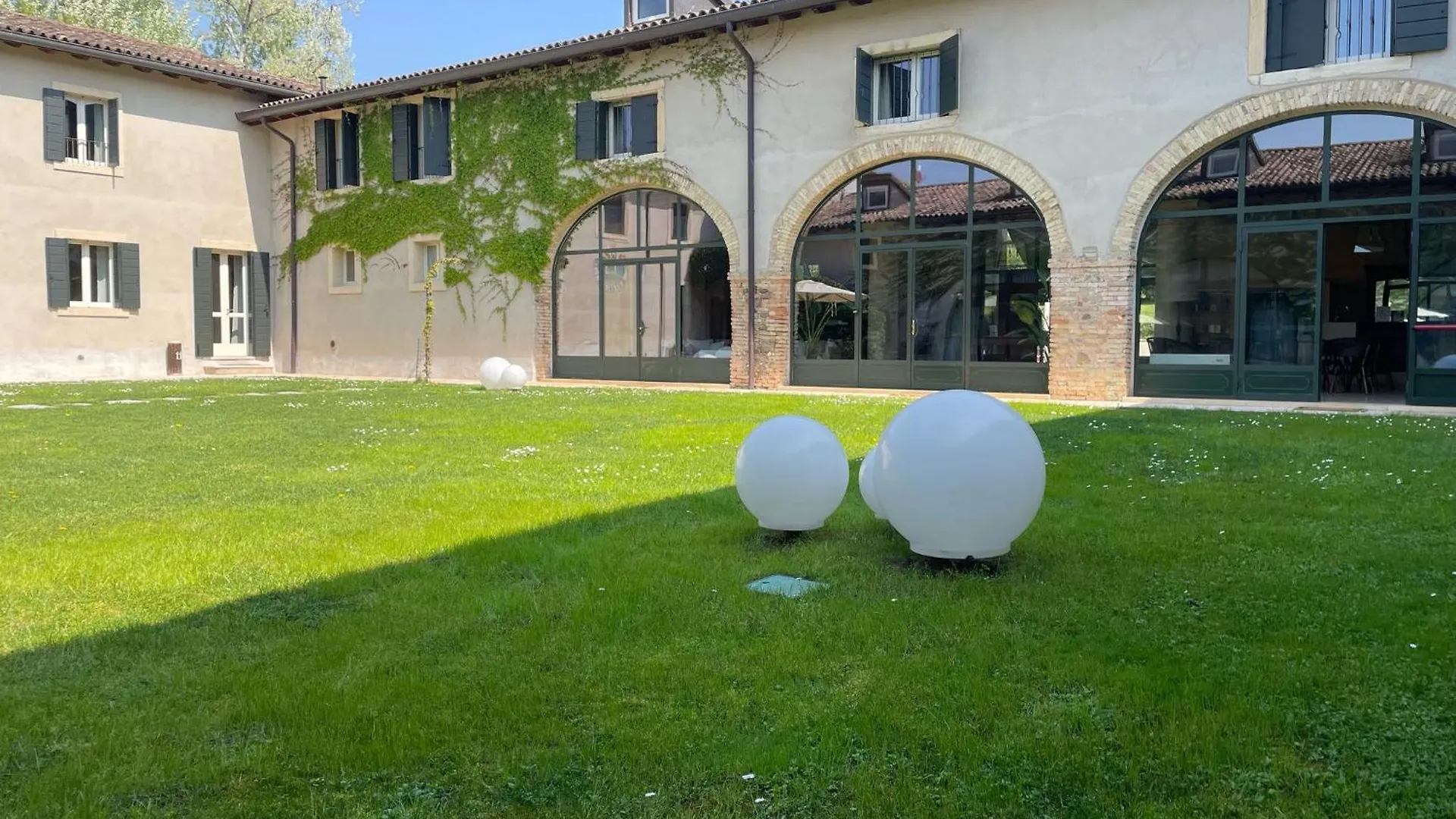 Relais Corte Paradiso Peschiera del Garda 0*,  Italie